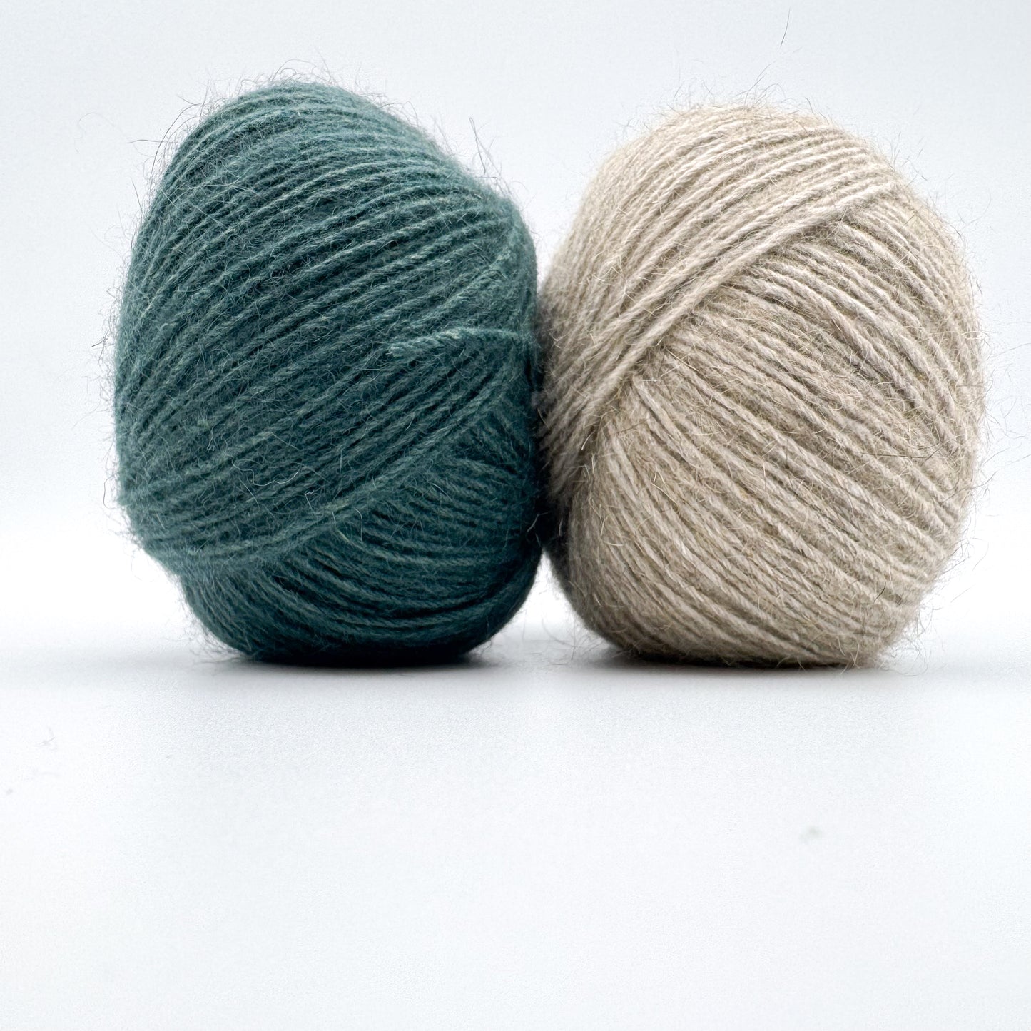 Possum garn i farven Spruce – AKW Skala A luksusgarn med cashmere og mulberry silke