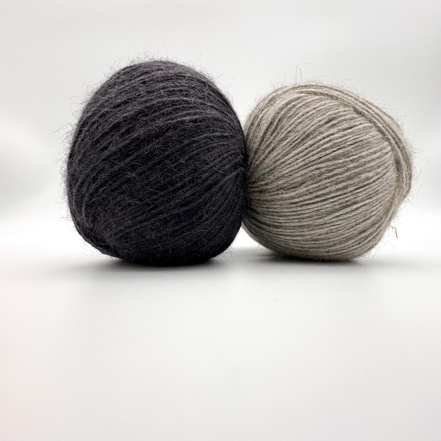 Possum garn i farven Koala Grey – AKW Skala A luksusgarn med cashmere og mulberry silke