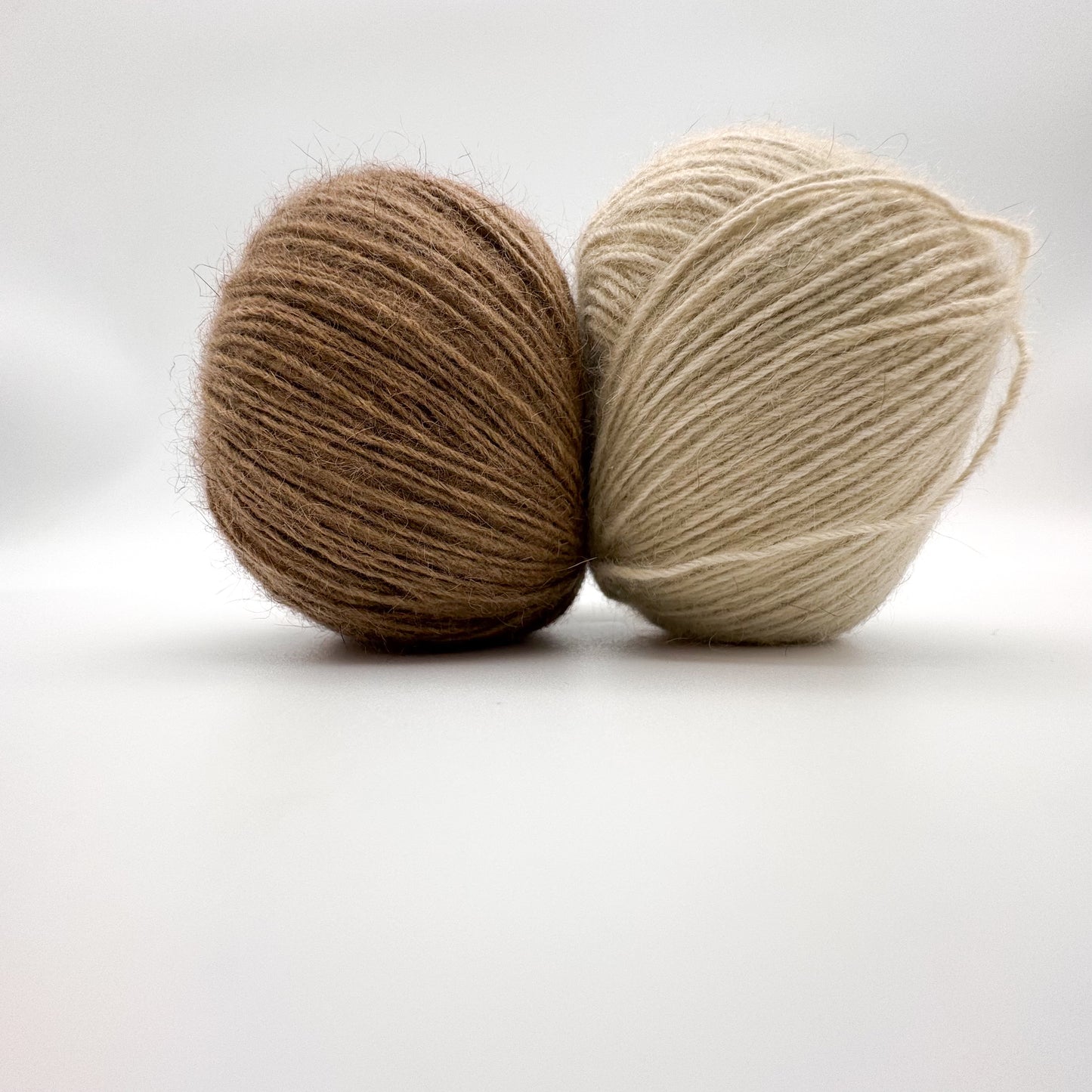 Possum garn i farven Sand – AKW Skala A luksusgarn med cashmere og mulberry silke