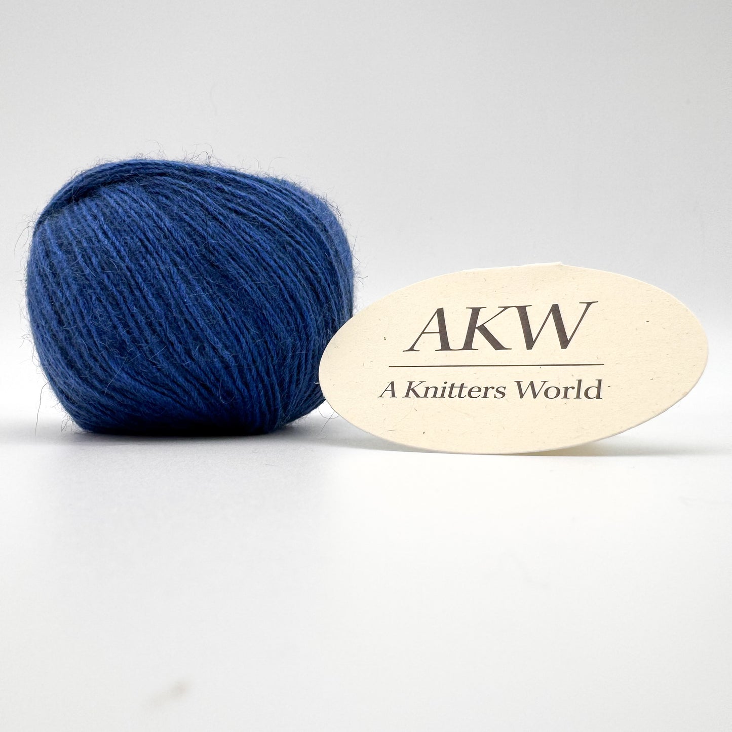 Possum garn i farven Royal Blue – AKW Skala A luksusgarn med cashmere og mulberry silke