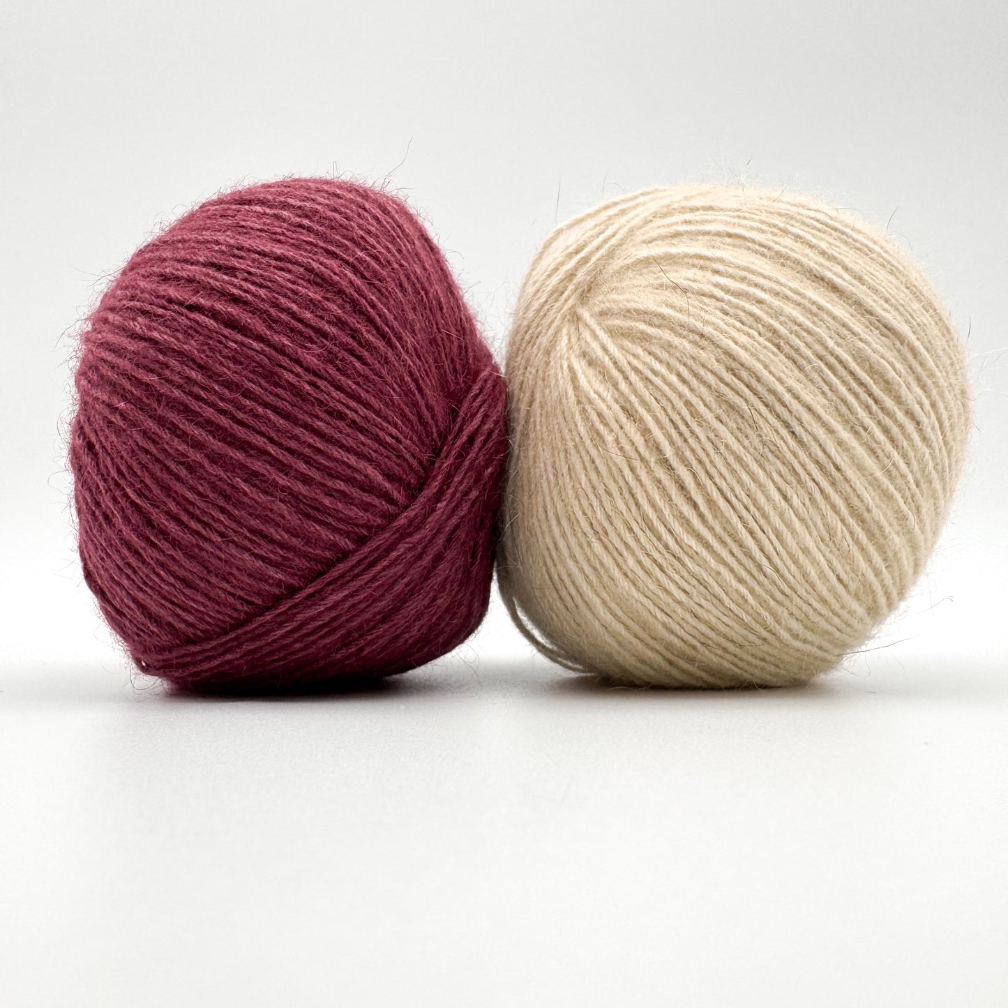 Possum garn i farven Dark Rasberry – AKW Skala A luksusgarn med cashmere og mulberry silke